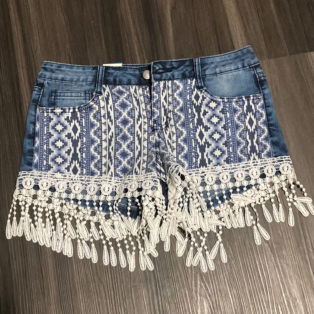 L.e.i Ashley low rise shorts.
